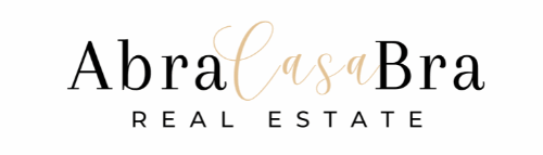 AbraCasaBra.se Logotyp för AbraCasaBra Real Estate, med Abra och Bra i svart serif-typsnitt och Casa i ett ljust, guldfärgat script-typsnitt. REAL ESTATE står nedanför med stora svarta bokstäver.